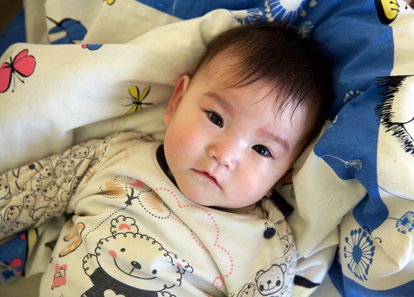 Crib & Blanket